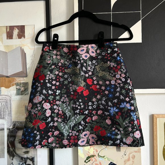 Valentino Runway pre-fall 2015 Silk Floral Mini Skirt | Size 2 - Picture 3 of 8